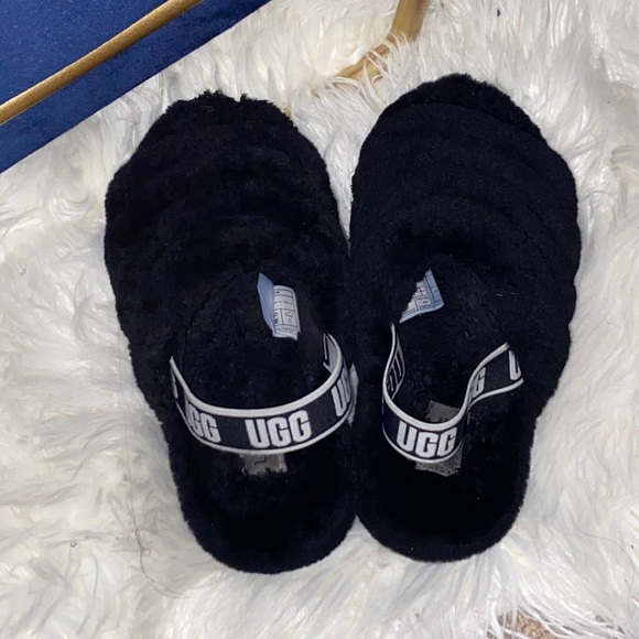 Worn twice!!! Girls size 4 Authentic Ugg slides 💕 - Picture 5 of 7